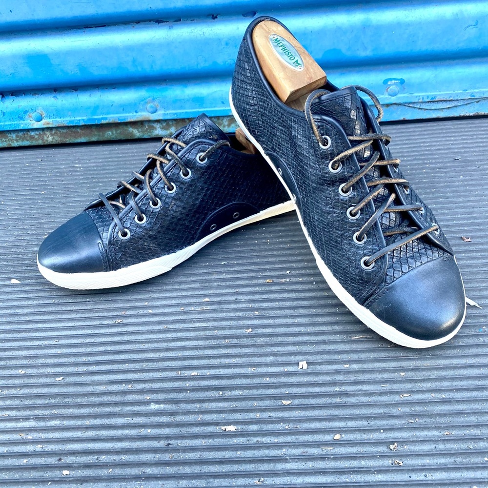 Nearly NWOT FRYE Snakeskin Cut Leather Cap Toe Sneaks